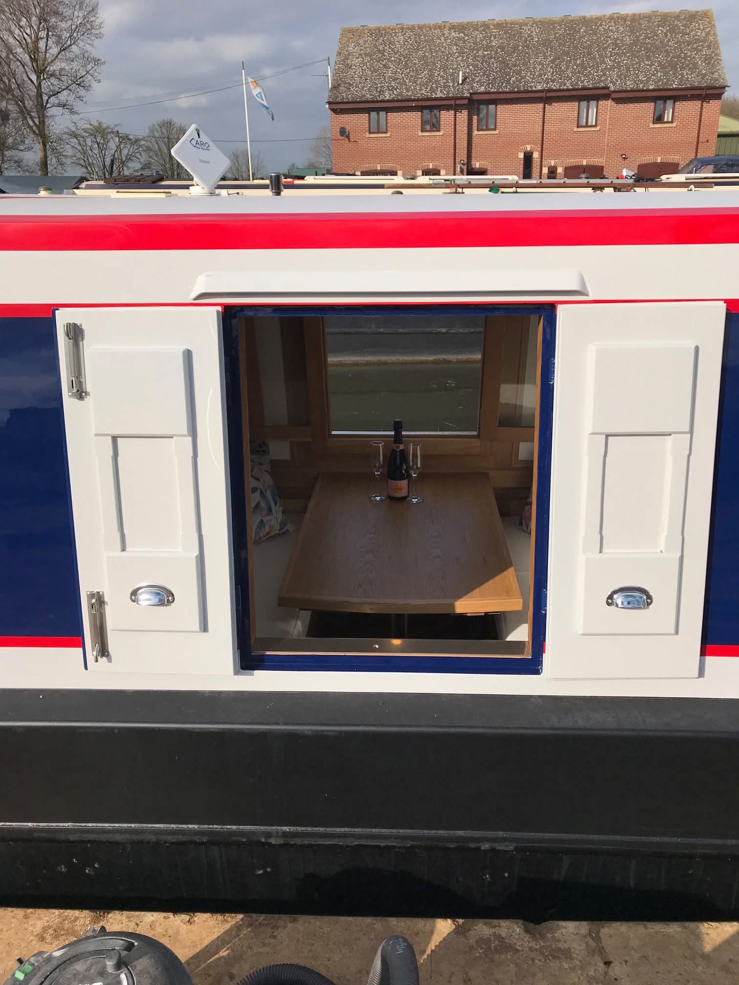 Completed Narrowboat Exterior and Paintwork by Midway Boats Group.