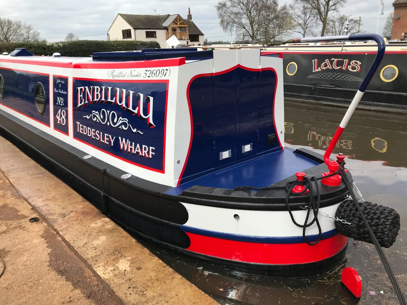 Completed Narrowboat Exterior and Paintwork by Midway Boats Group.