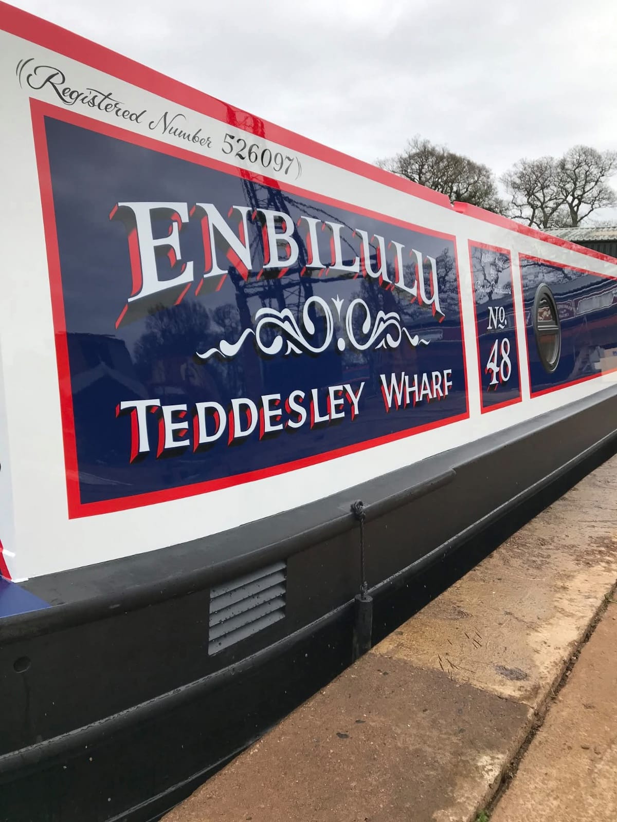 Completed Narrowboat Exterior and Paintwork by Midway Boats Group.