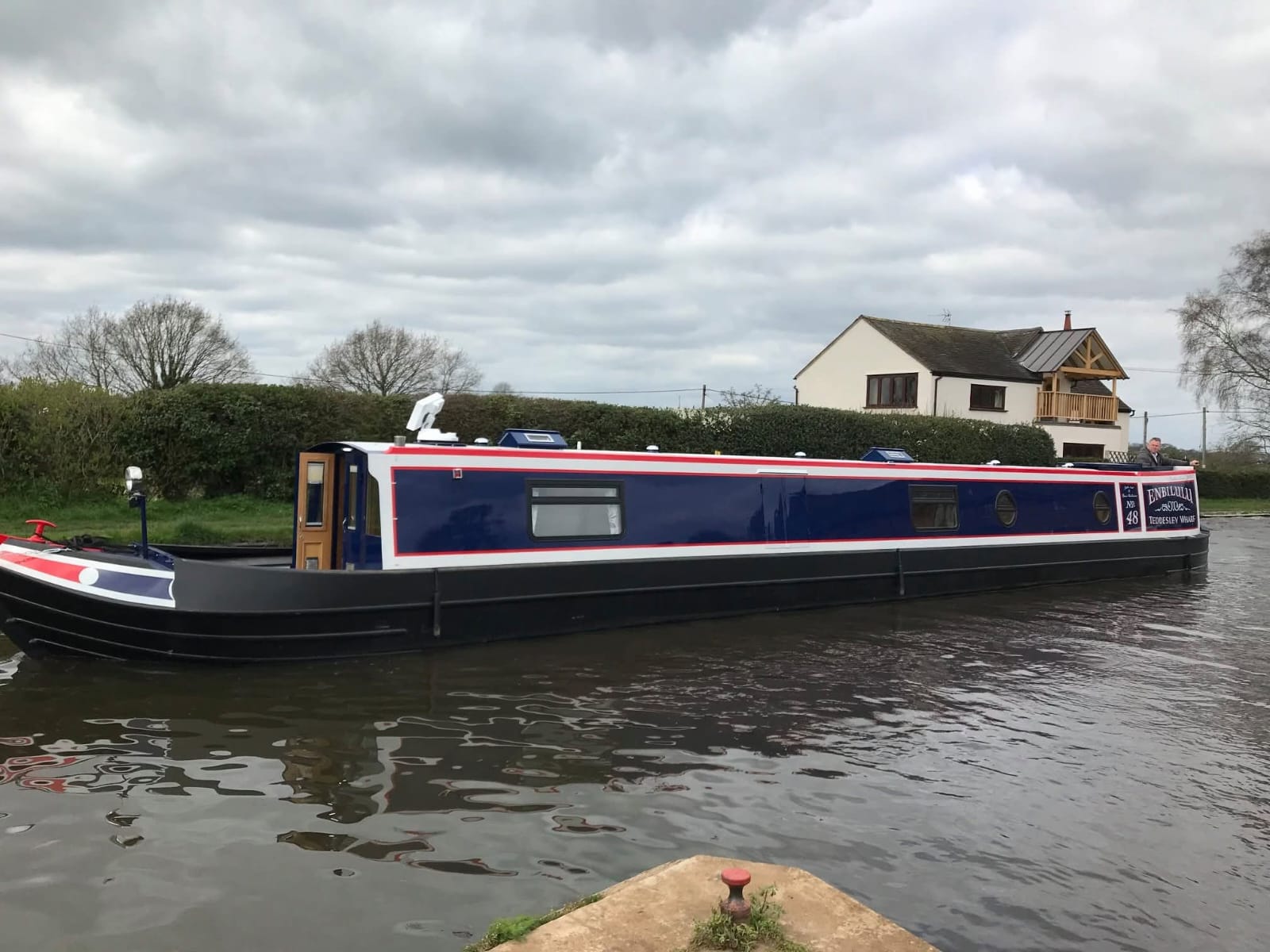 Completed Narrowboat Exterior and Paintwork by Midway Boats Group.
