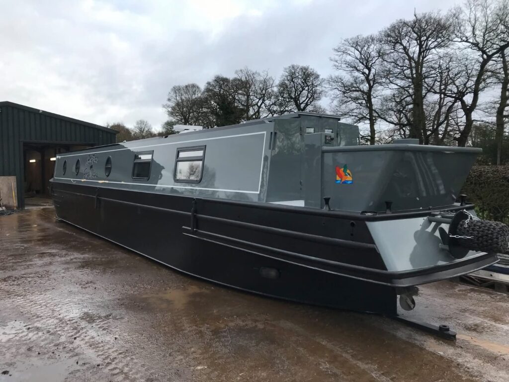 Completed Narrowboat Exterior and Paintwork by Midway Boats Group.