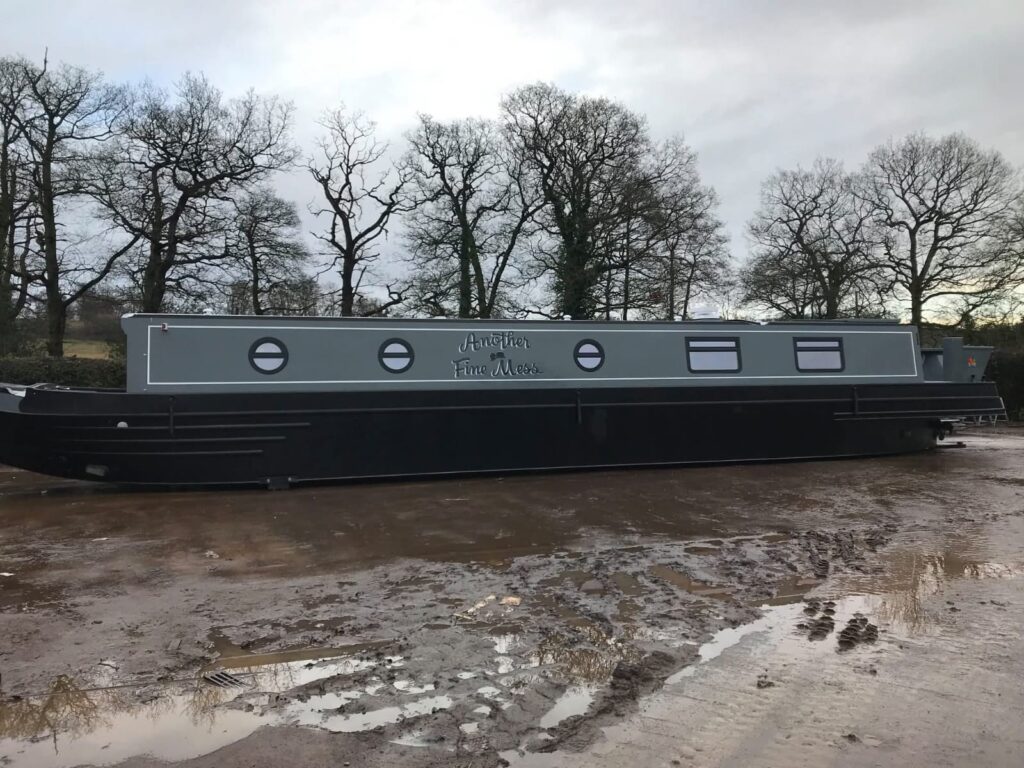 Completed Narrowboat Exterior and Paintwork by Midway Boats Group.