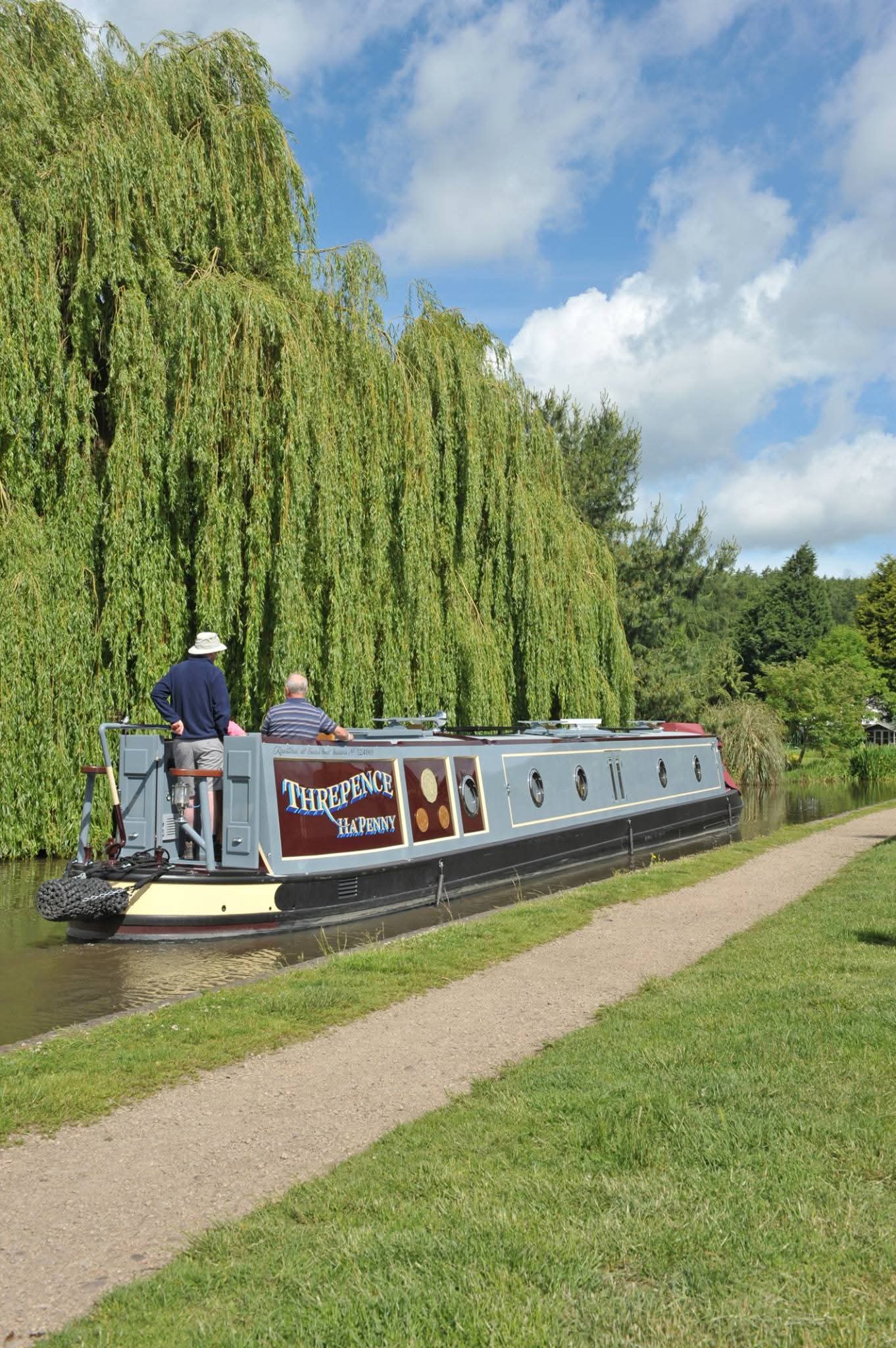 Completed Narrowboat Exterior and Paintwork by Midway Boats Group.
