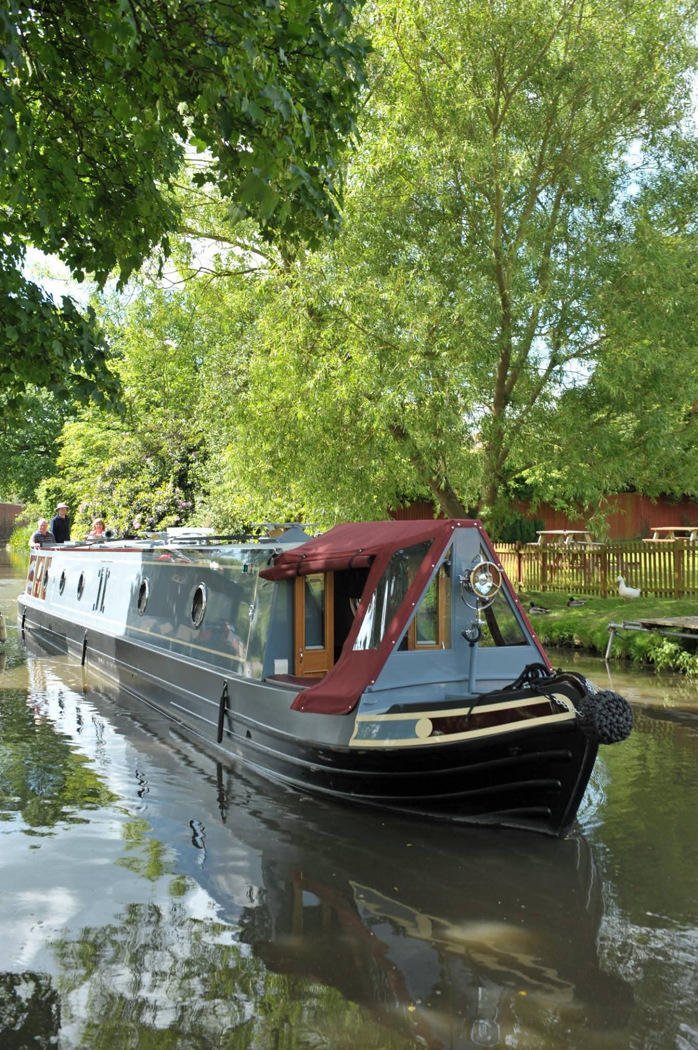 Completed Narrowboat Exterior and Paintwork by Midway Boats Group.