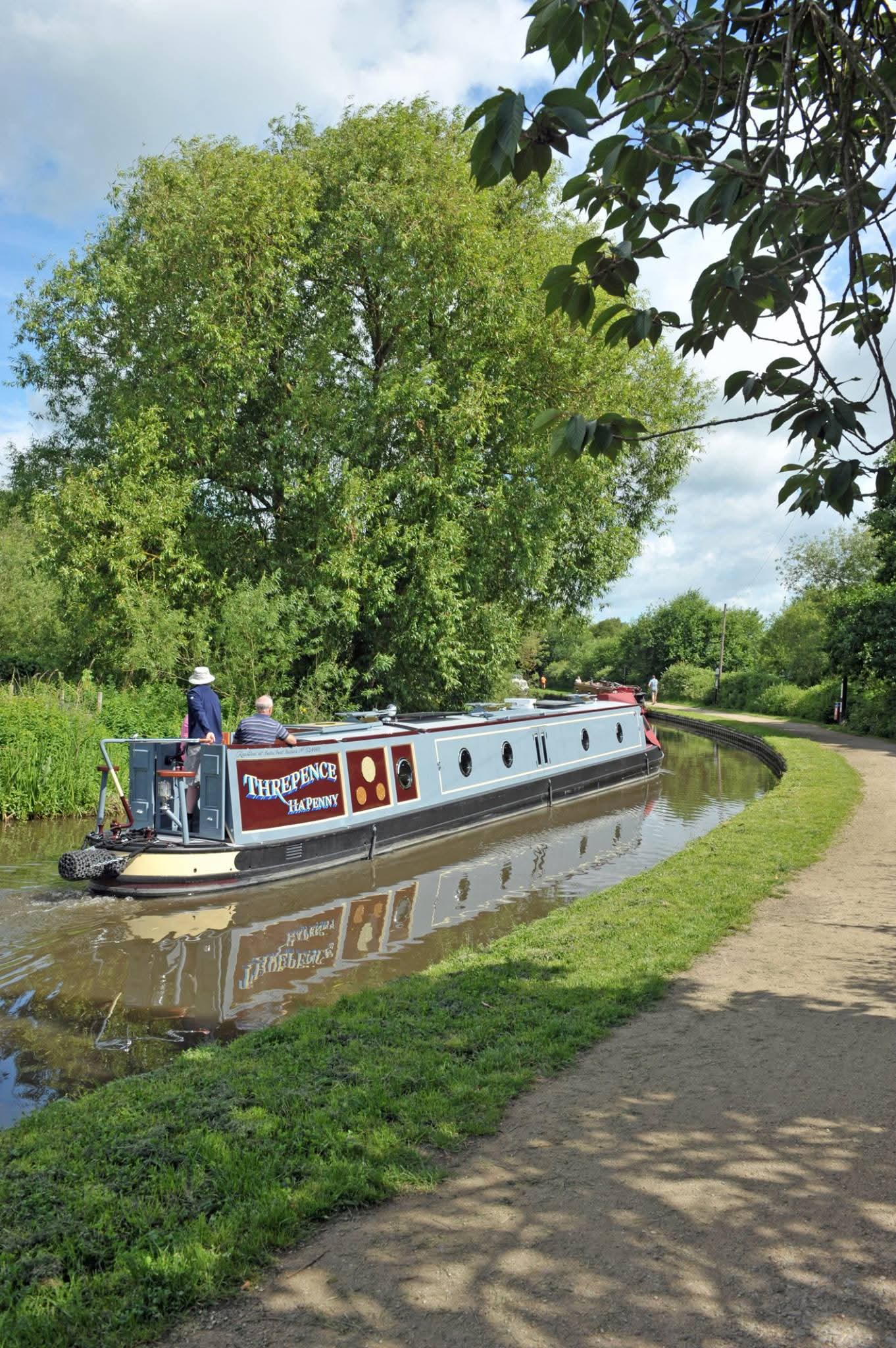 Completed Narrowboat Exterior and Paintwork by Midway Boats Group.