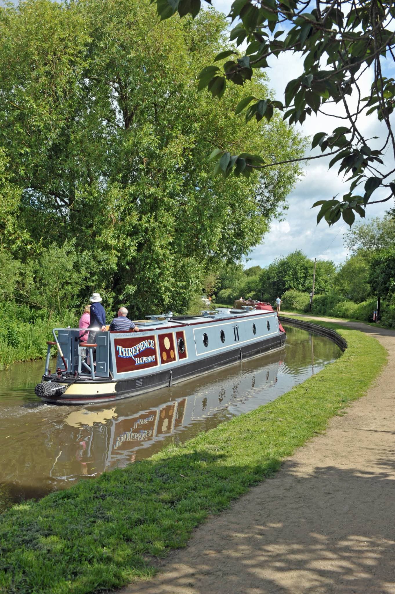 Completed Narrowboat Exterior and Paintwork by Midway Boats Group.
