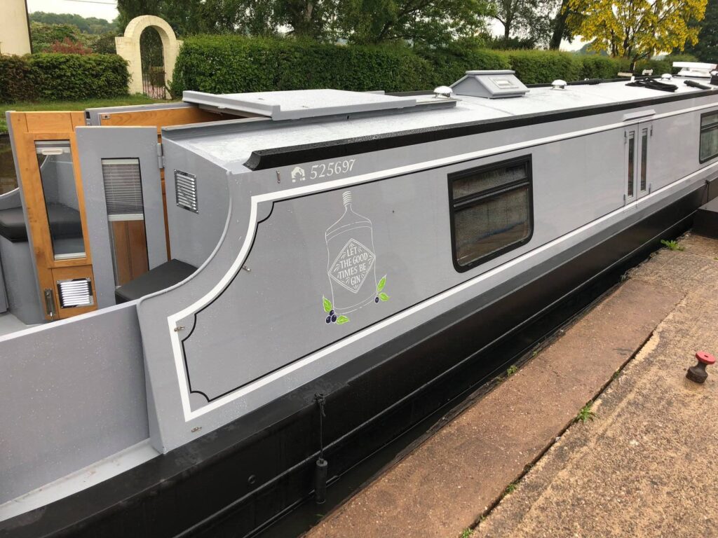 Completed Narrowboat Exterior and Paintwork by Midway Boats Group.