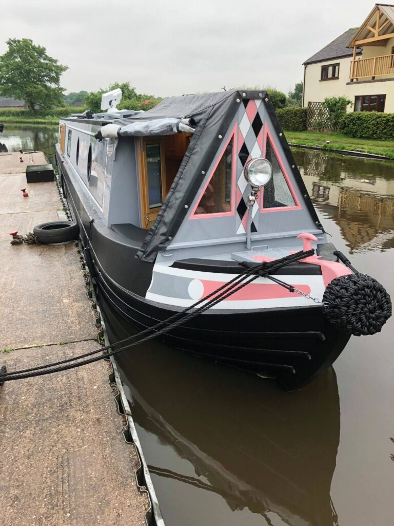 Completed Narrowboat Exterior and Paintwork by Midway Boats Group.