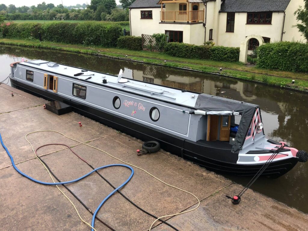 Completed Narrowboat Exterior and Paintwork by Midway Boats Group.