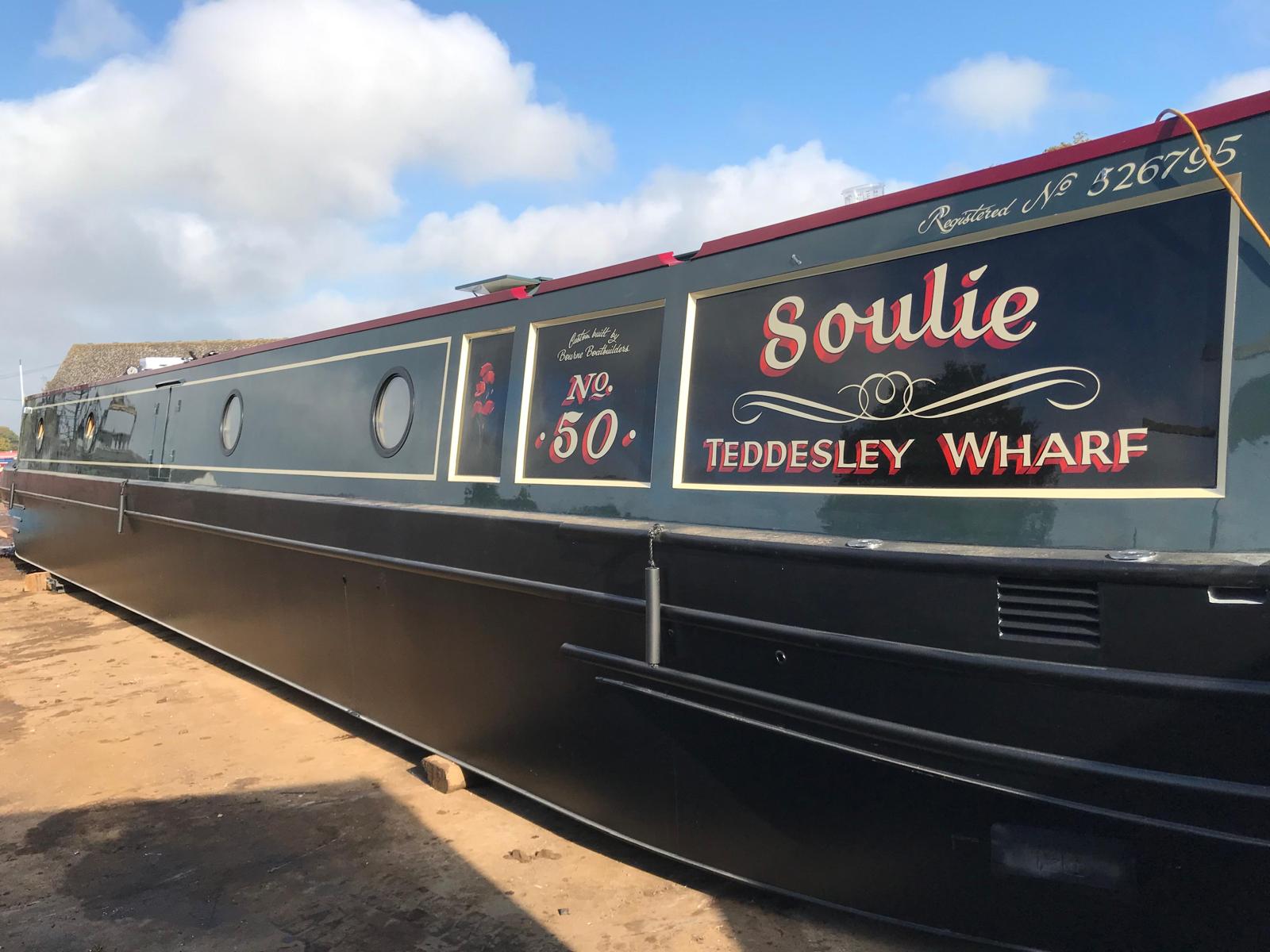 Completed Narrowboat Exterior and Paintwork by Midway Boats Group.