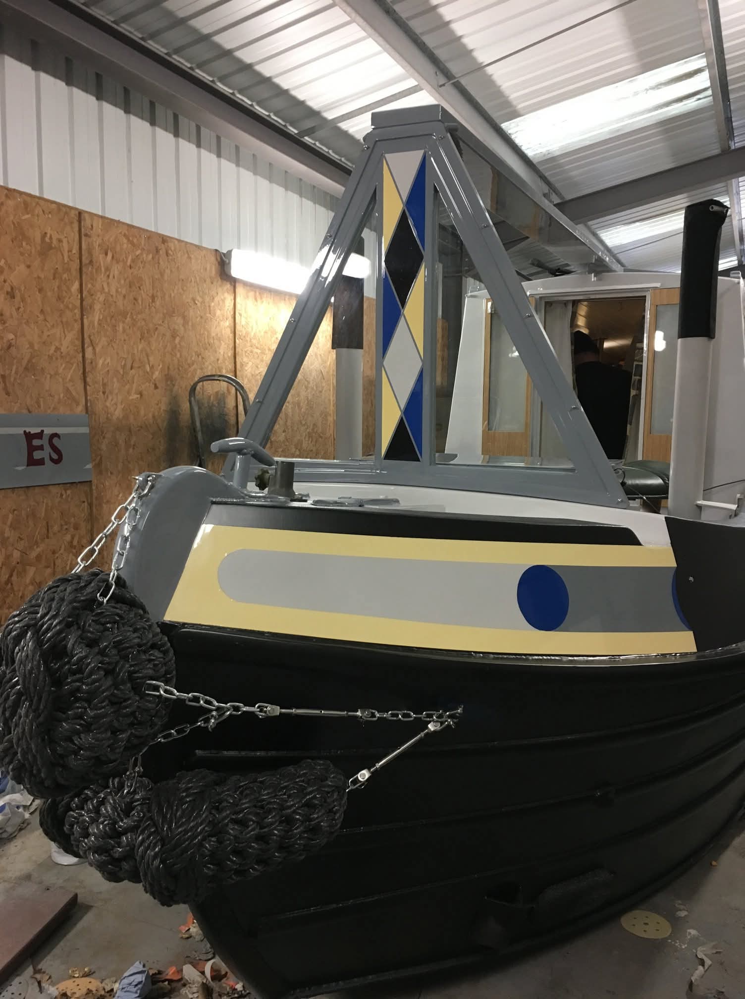 Completed Narrowboat Exterior and Paintwork by Midway Boats Group.