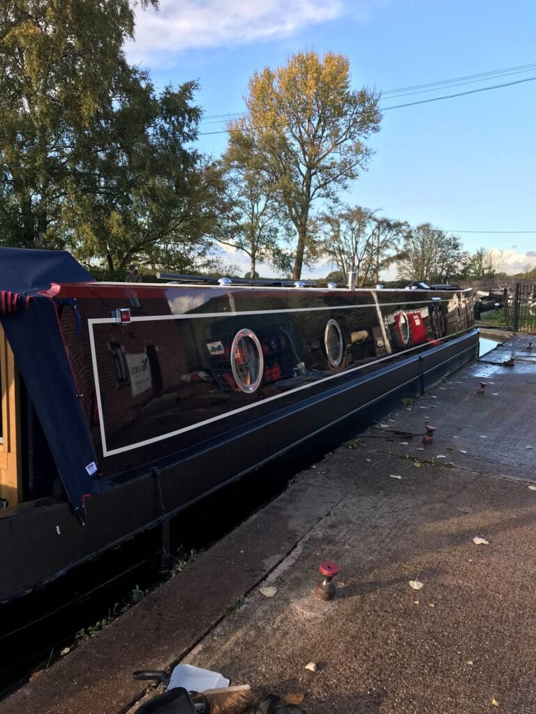 Completed Narrowboat Exterior and Paintwork by Midway Boats Group.