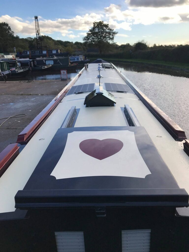 Completed Narrowboat Exterior and Paintwork by Midway Boats Group.