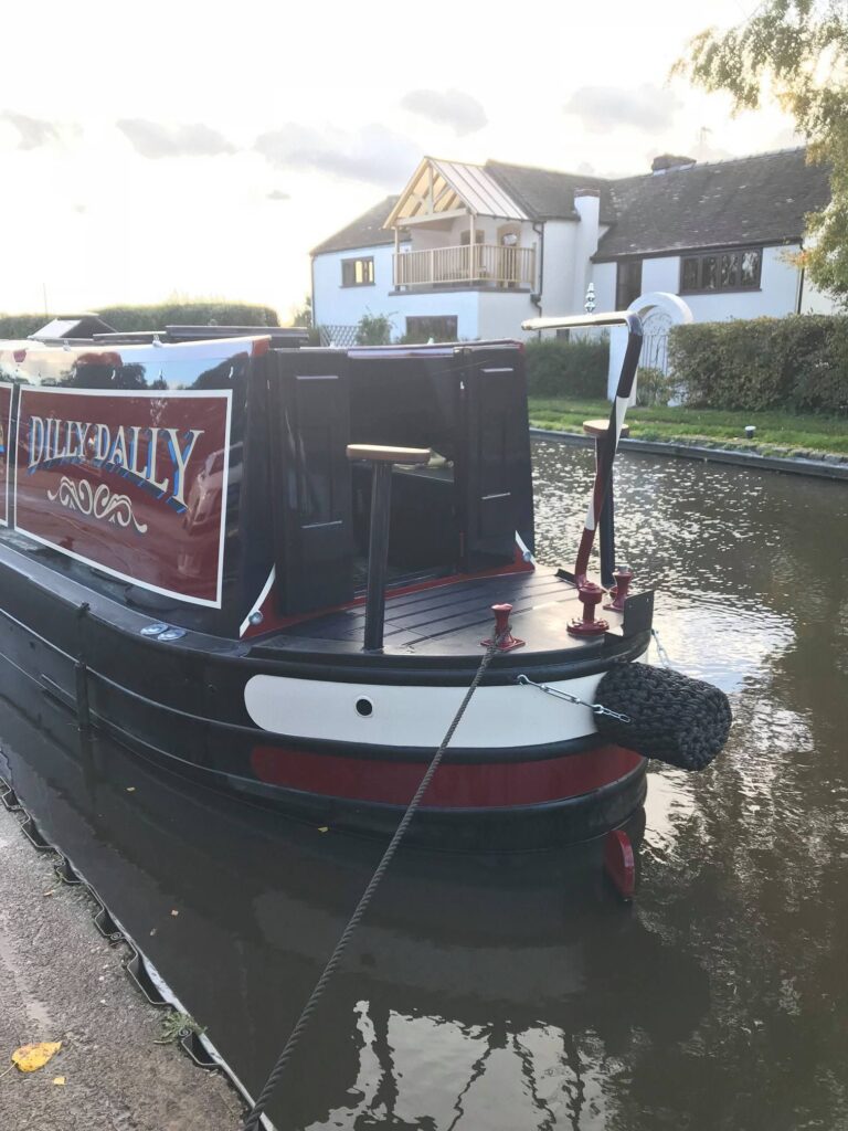 Completed Narrowboat Exterior and Paintwork by Midway Boats Group.